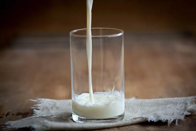 长期喝牛奶会升高胆固醇吗（容易胖但胆固醇更低）(3)
